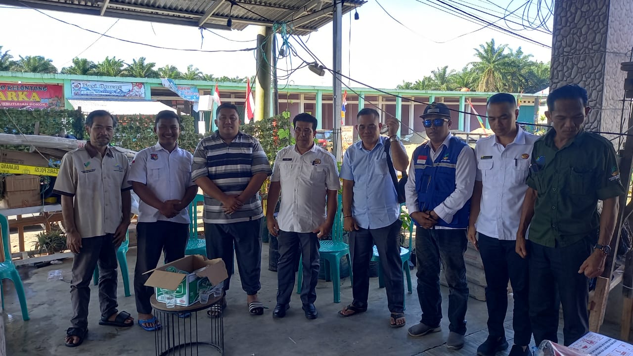 Penyerahan Bantuan Kebakaran di Desa Sido Makmur Kec. Air Manjunto